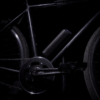 Vélo électrique Syklo cadre noir fond sombre élégant